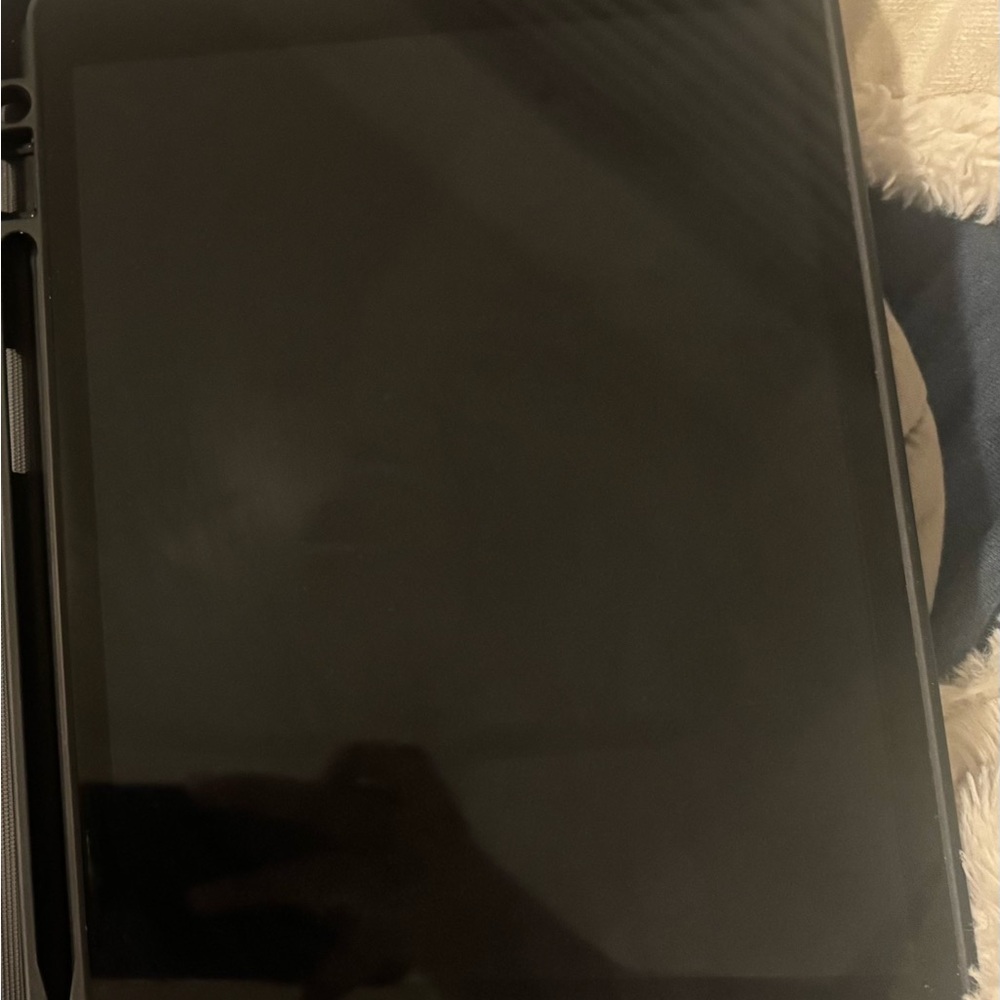 New Condition IPAD IOS 14 - Picture 1 of 2